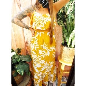 Vibrant yellow floral ruffled maxi dress 🌻